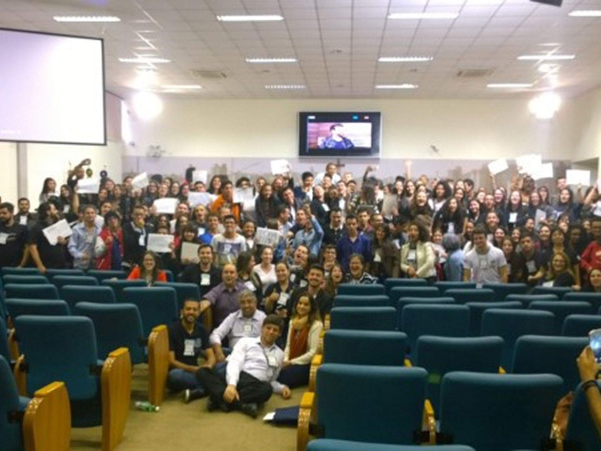 Leandro Morais participa de debate sobre Educação e Política com jovens de 15 cidades