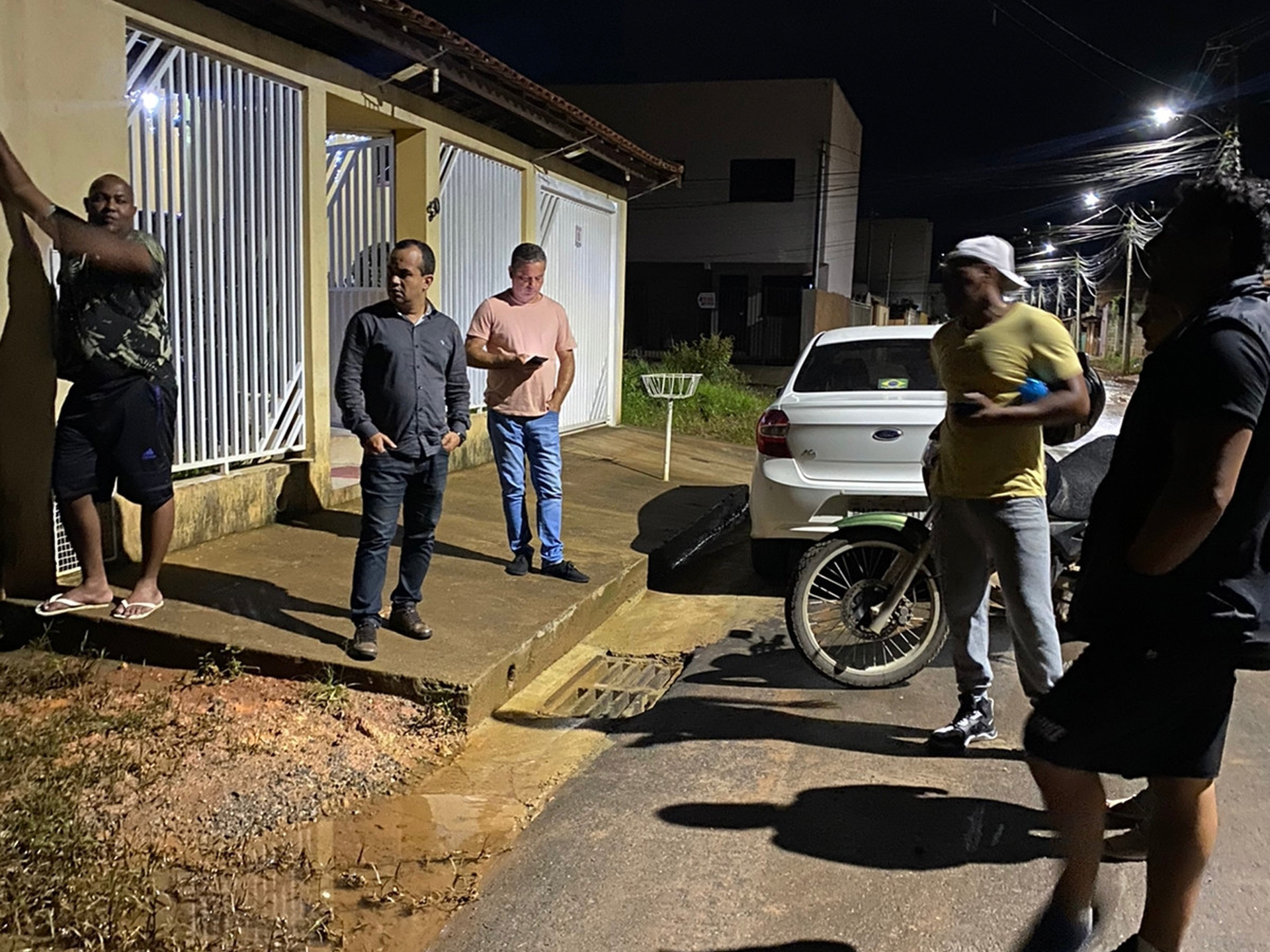 Presidente da Câmara Municipal, Leandro Morais, atua em resposta aos problemas causados pelas chuvas no bairro Faisqueira