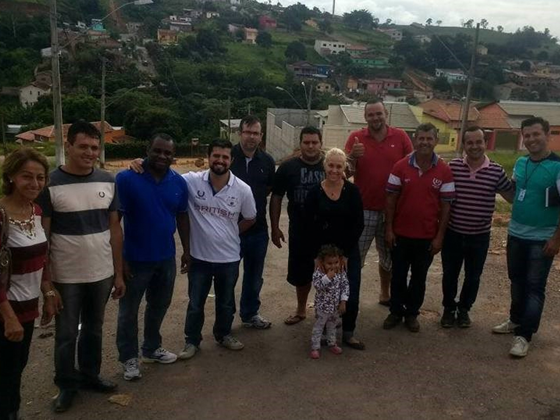 Leandro Morais e demais representantes visitam bairros de Pouso Alegre para conhecer demandas da população