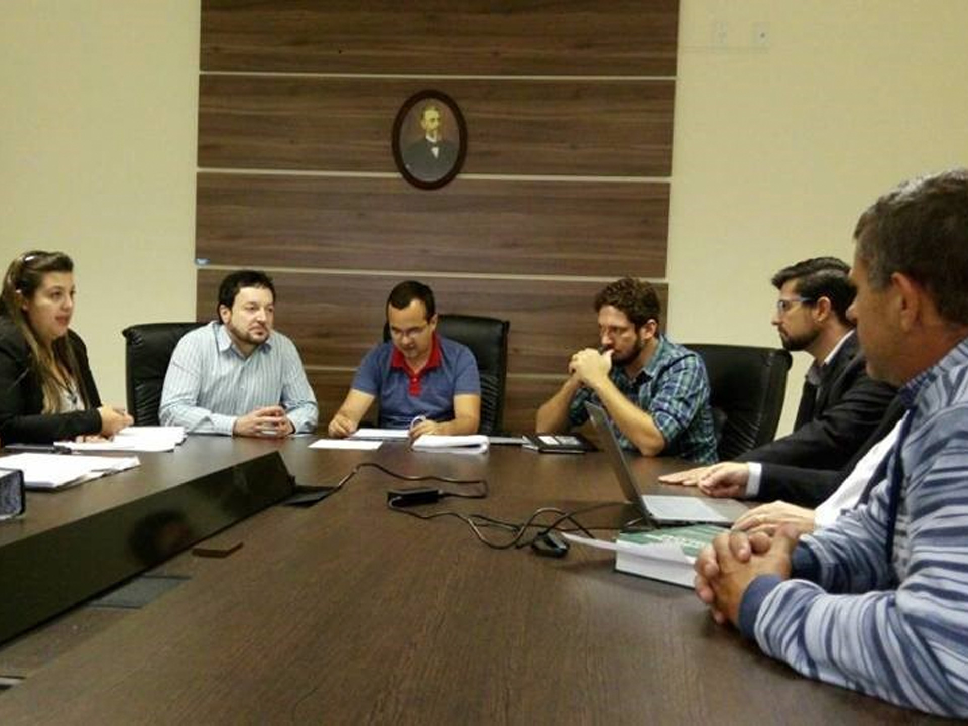 Leandro Morais participa de reunião da Comissão Especial que investiga as obras da bacia do bairro Primavera