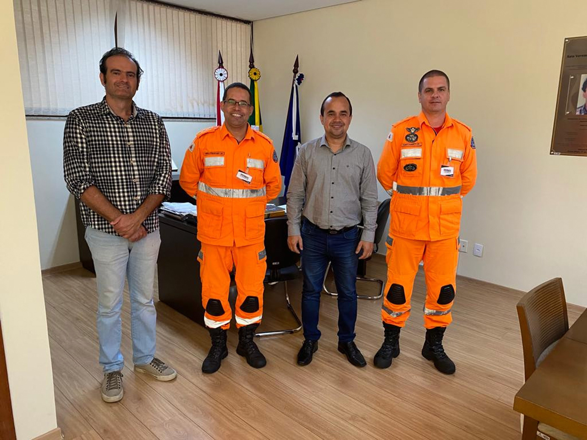 Presidente Leandro Morais Recebe Novo Comandante do Corpo de Bombeiros em Pouso Alegre