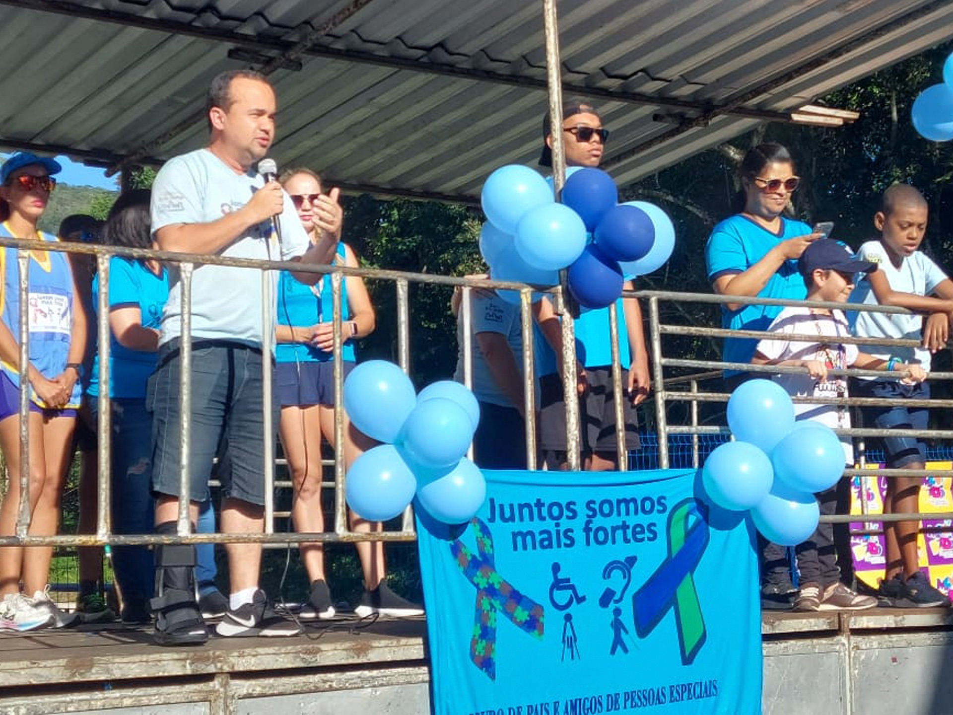 Vereador Leandro Morais Participa do Início da “Semana Azul” em Pouso Alegre