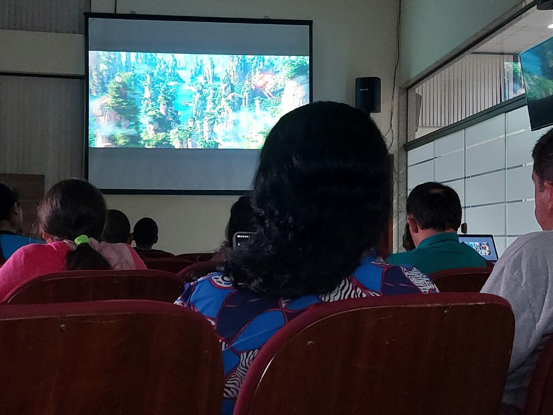 Câmara Municipal de Pouso Alegre Promove “Cine Azul” em Atividades da “Semana Azul”