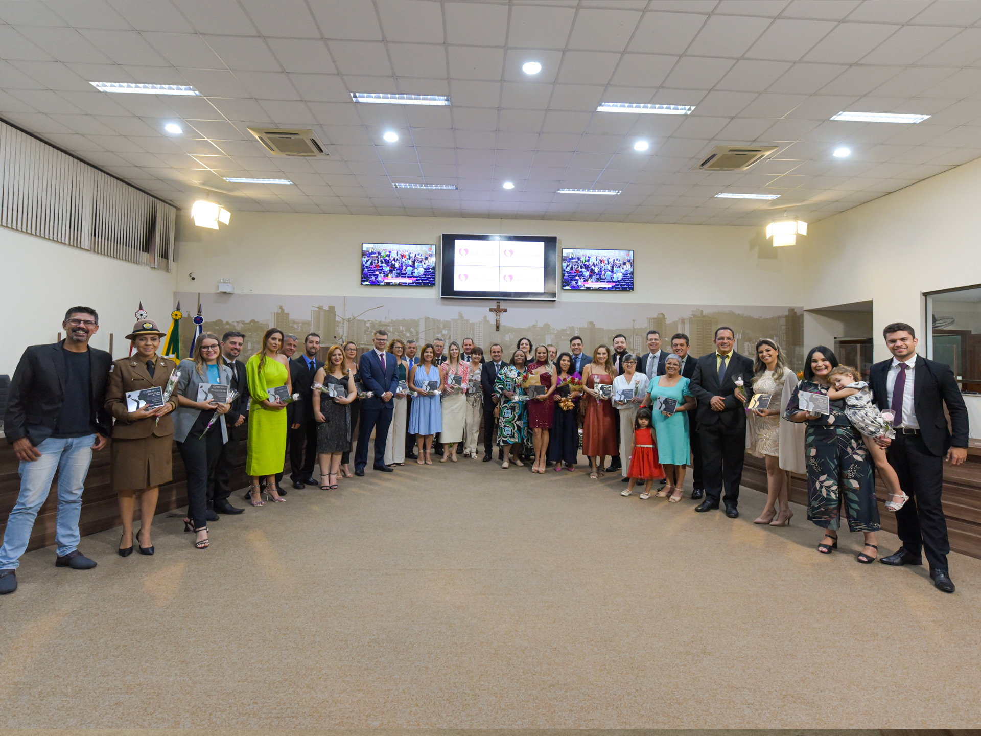 Vereador Leandro Morais Participa da Homenagem a Mulheres Notáveis com Título de Mulher Cidadã 2023