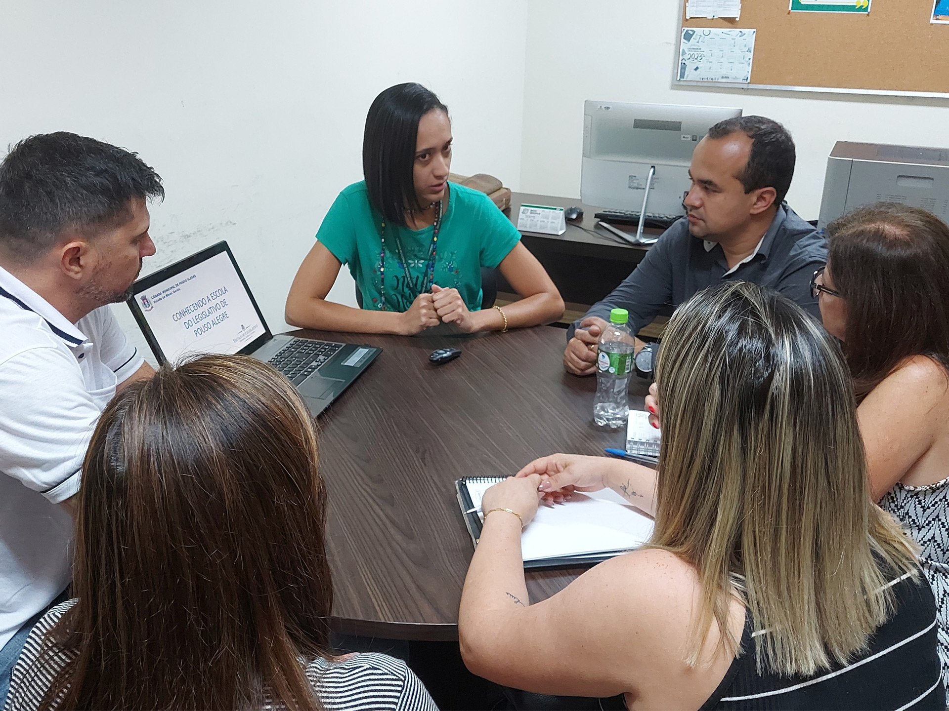 Presidente Leandro Morais Recebe Equipe de Conceição dos Ouros para Conhecer Atuação da Câmara Municipal