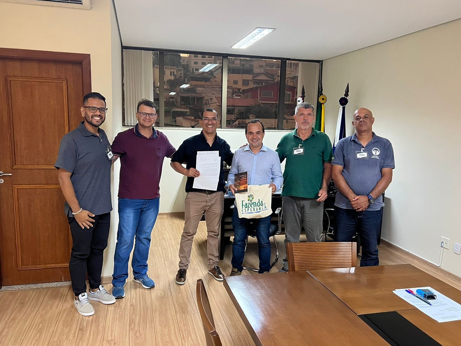 Presidente Leandro Morais Recebe Liderança da Fazenda Esperança para Discussão de Melhorias